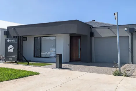 30 BURRAWANG LOOP, MICKLEHAM, VIC 3064