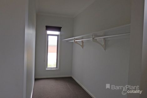 Property photo of 5 Thistle Drive Clyde North VIC 3978