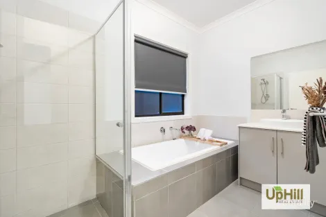 Property photo of 5 Ethan Terrace Cranbourne East VIC 3977