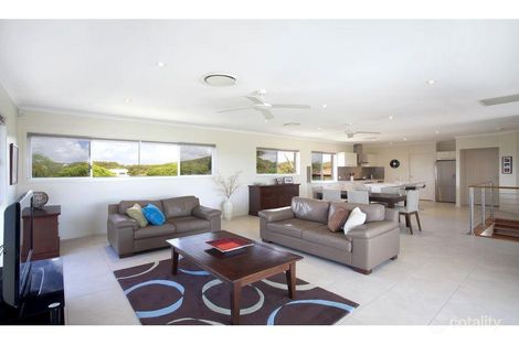 Property photo of 10 Antipodes Close Castaways Beach QLD 4567