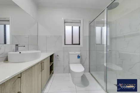 Property photo of 24 Kangaroo Road Craigieburn VIC 3064