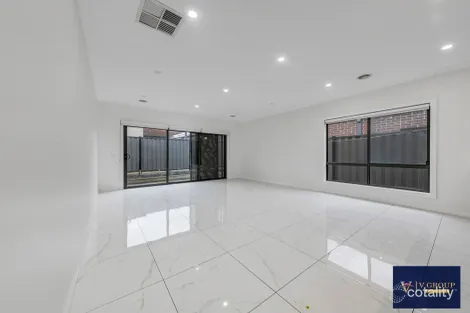 Property photo of 24 Kangaroo Road Craigieburn VIC 3064