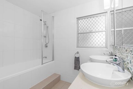 Property photo of 4 Ashbourne Terrace Biggera Waters QLD 4216