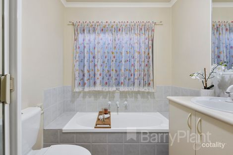 Property photo of 8 Hinkley Avenue Croydon VIC 3136