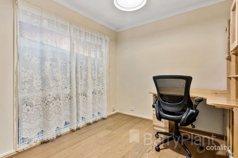 Property photo of 8 Hinkley Avenue Croydon VIC 3136