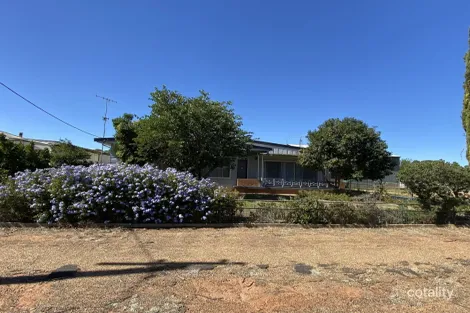 Property photo of 7 Fifth Avenue North Narromine NSW 2821