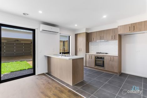 33 Hollywood Dr, Roxburgh Park, VIC 3064