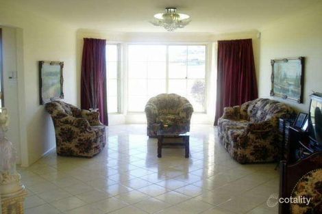 Property photo of 33 Greco Place Rosemeadow NSW 2560