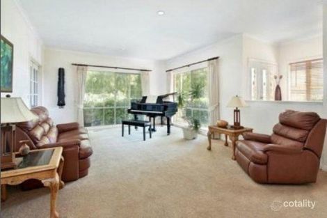 Property photo of 23 Robin Hood Way Drouin VIC 3818