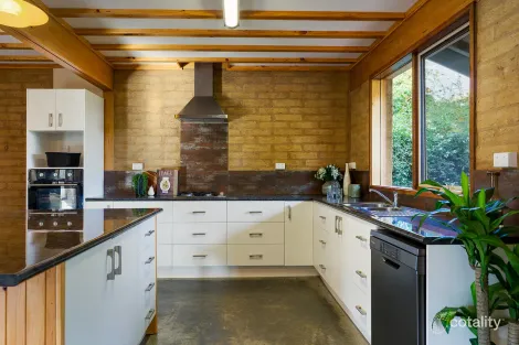 Property photo of 10 Phyllis Crescent McKenzie Hill VIC 3451