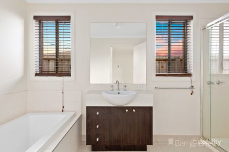 Property photo of 27 Devine Drive Pakenham VIC 3810
