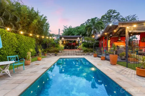 235 ELIZABETH AVE, CLONTARF, QLD 4019