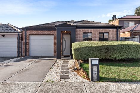Property photo of 17 Copernicus Circuit Cranbourne West VIC 3977