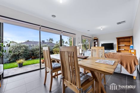 Property photo of 17 Copernicus Circuit Cranbourne West VIC 3977