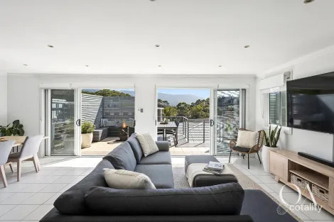 Property photo of 9/21-23 Hospital Road Bulli NSW 2516