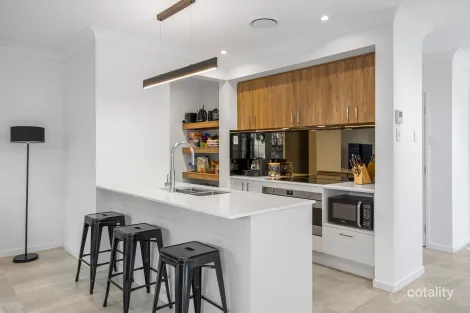 4/11 Egerton St, Southport, QLD 4215