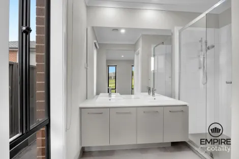 Property photo of 68 Yaralla Circuit Clyde VIC 3978