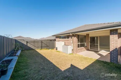 Property photo of 33 Alumuna Circuit Jordan Springs NSW 2747