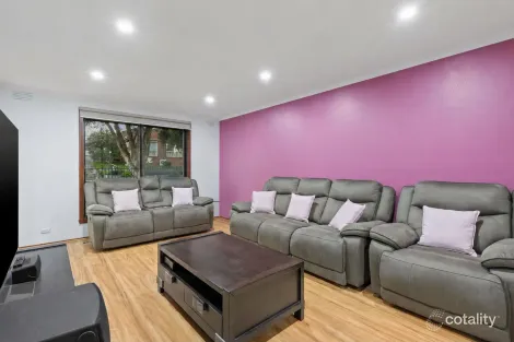 Property photo of 34 Thompson Circuit Mill Park VIC 3082