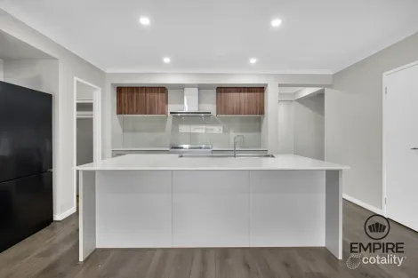 Property photo of 68 Yaralla Circuit Clyde VIC 3978