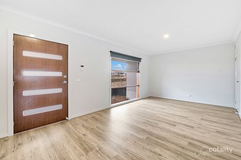 Property photo of 33 Faolan Way Cranbourne West VIC 3977