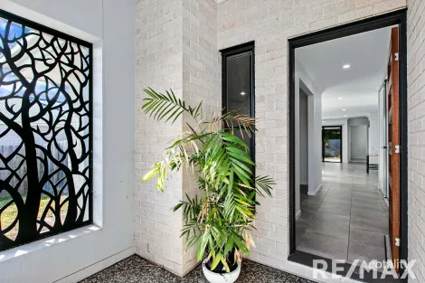 Property photo of 18 Waugh Street Urangan QLD 4655