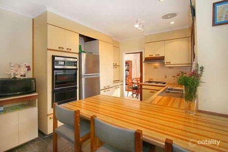 Property photo of 32 Ian Grove Mount Waverley VIC 3149
