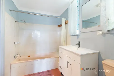 Property photo of 24 Kalang Avenue Buff Point NSW 2262