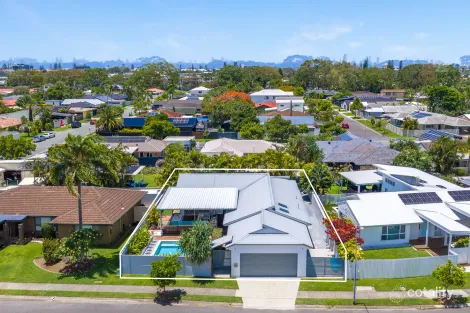 25 Bowline Rd, Mermaid Waters, QLD 4218