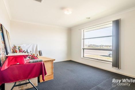 Property photo of 81 Bradman Drive Cranbourne West VIC 3977