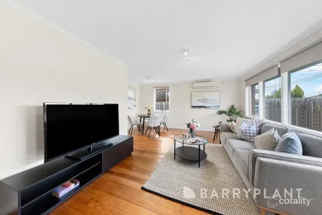 Property photo of 13 Highcombe Crescent St Albans VIC 3021