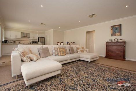 Property photo of 32 Lyall Road Berwick VIC 3806
