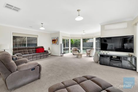 Property photo of 16 Windsor Gardens Caroline Springs VIC 3023