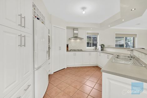 Property photo of 16 Windsor Gardens Caroline Springs VIC 3023