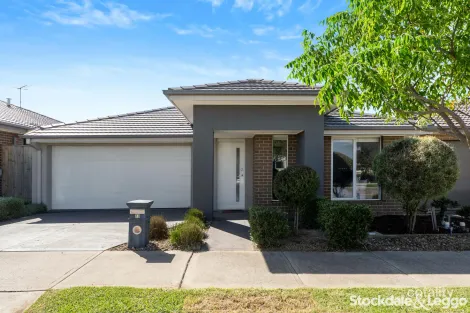 13 Wheatley Pde, Mickleham, VIC 3064