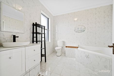 Property photo of 4 Barrenjoey Close Woodbine NSW 2560