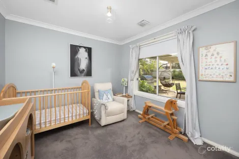 Property photo of 26 Yarrawah Crescent Bourkelands NSW 2650