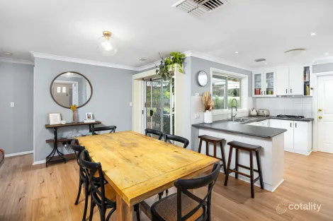 Property photo of 26 Yarrawah Crescent Bourkelands NSW 2650