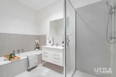 Property photo of 2/2 Deakin Crescent Dandenong North VIC 3175