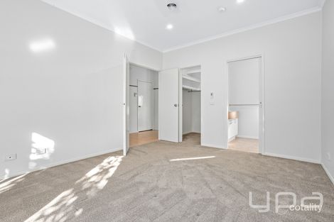 Property photo of 3 Braelands Close Caroline Springs VIC 3023