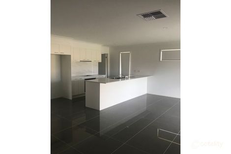 Property photo of 6 Denbigh Loop Mickleham VIC 3064