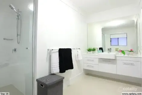 Property photo of 33/37 Witheren Circuit Pacific Pines QLD 4211