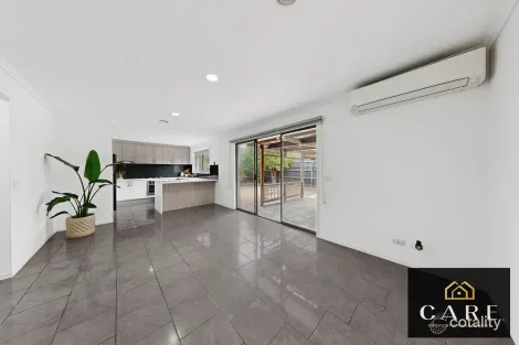 Property photo of 5 Belalie Close Hampton Park VIC 3976