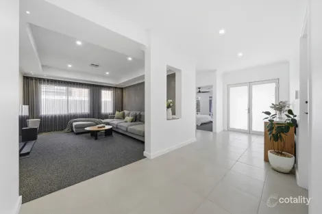 Property photo of 6 Bonarda Way Caversham WA 6055