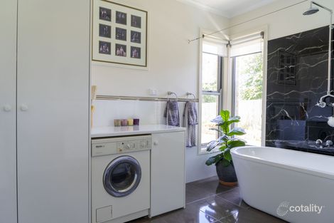Property photo of 13 Erin Court Armidale NSW 2350