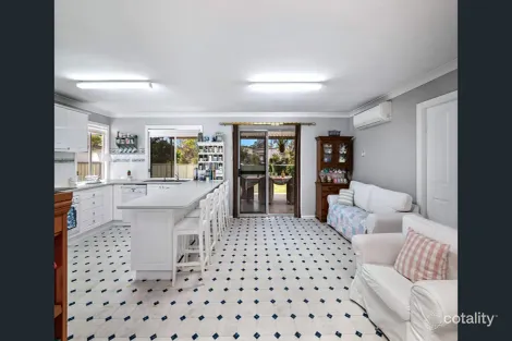 Property photo of 4 Alexander Crescent Macquarie Fields NSW 2564