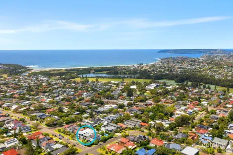 Property photo of 47 Parr Avenue North Curl Curl NSW 2099