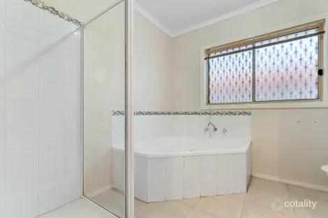 Property photo of 15 Egret Crescent Cairnlea VIC 3023