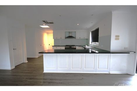 Property photo of 10 Dartmoor Court Craigieburn VIC 3064