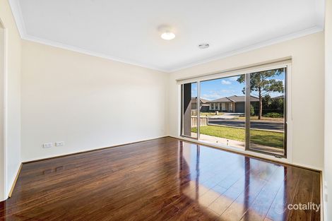 Property photo of 13 Howe Way Cranbourne East VIC 3977